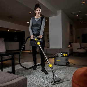 Уборка пылесосом Karcher